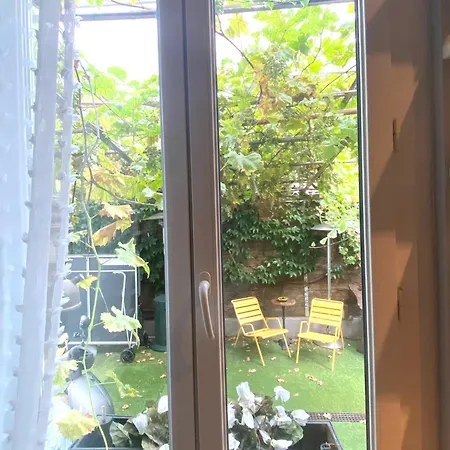 Jolie Maison Parisienne Jardin Porte De Montreuil Holiday home Bagnolet
