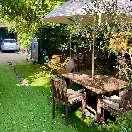 Holiday home Jolie Maison Parisienne Jardin Porte De Montreuil