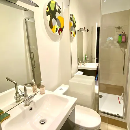 Holiday home Jolie Maison Parisienne Jardin Porte De Montreuil