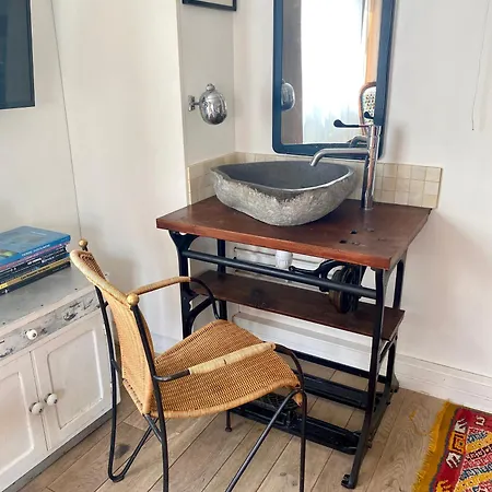 Jolie Maison Parisienne Jardin Porte De Montreuil Holiday home Bagnolet