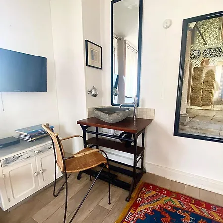 Jolie Maison Parisienne Jardin Porte De Montreuil Holiday home Bagnolet