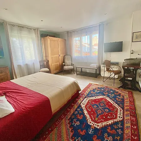 Holiday home Jolie Maison Parisienne Jardin Porte De Montreuil *