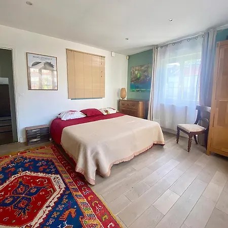 Holiday home Jolie Maison Parisienne Jardin Porte De Montreuil Bagnolet