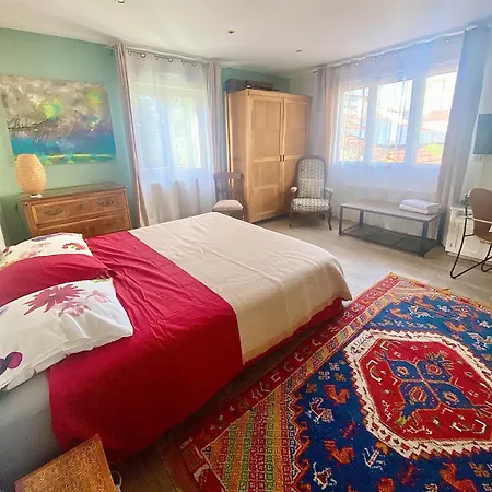 Holiday home Jolie Maison Parisienne Jardin Porte De Montreuil *