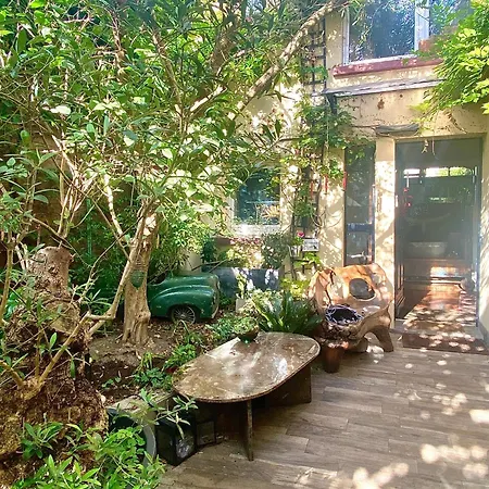 Holiday home Jolie Maison Parisienne Jardin Porte De Montreuil *